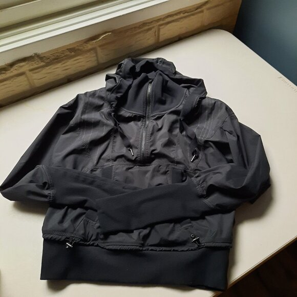 Lululemon Jacket Womens 10 Black Running Hoodie Cropped 1/2 Zip Reflective - Picture 1 of 11
